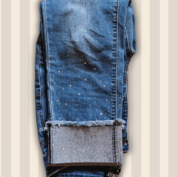 Second Hand Piccadilly rhinestone detail mid-wash capris - Size: 6 - Picture 6 of 6